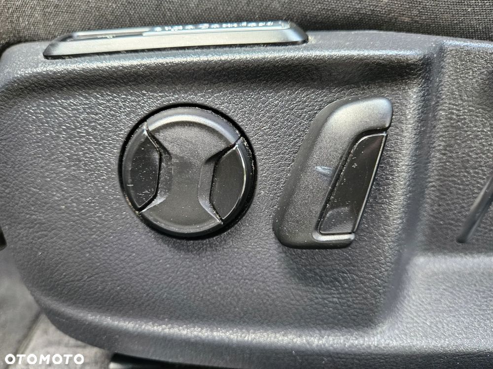 Volkswagen Passat 2.0 TDI SCR DSG Comfortline - 32