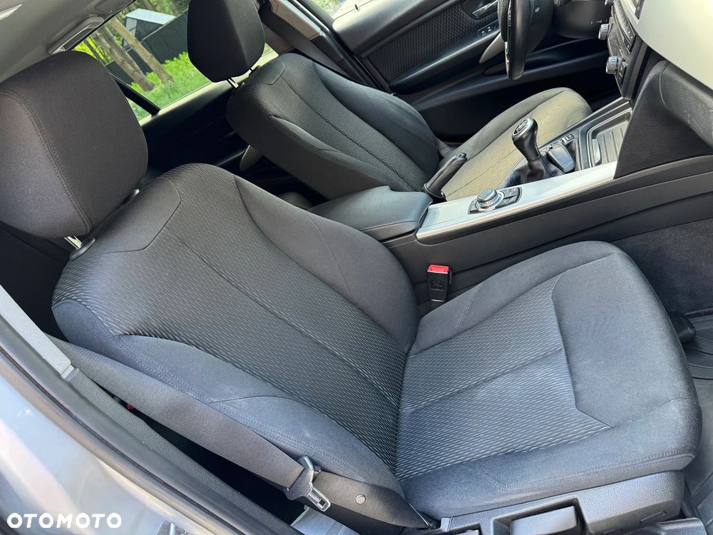 BMW Seria 3 318d DPF Edition Sport - 36