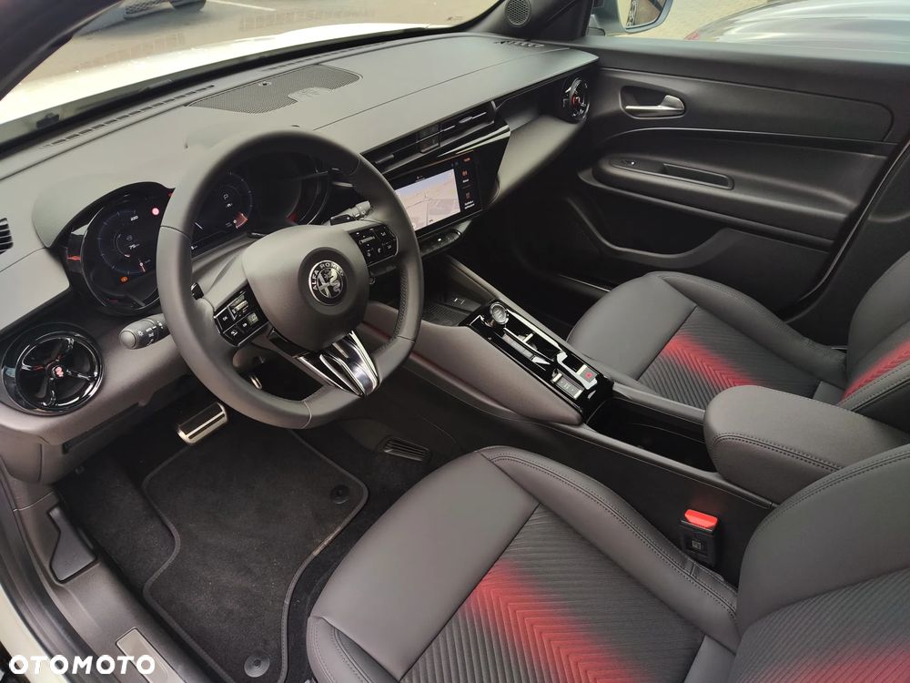 Alfa Romeo Junior 1.2 mHEV Ibrida eDCT - 15