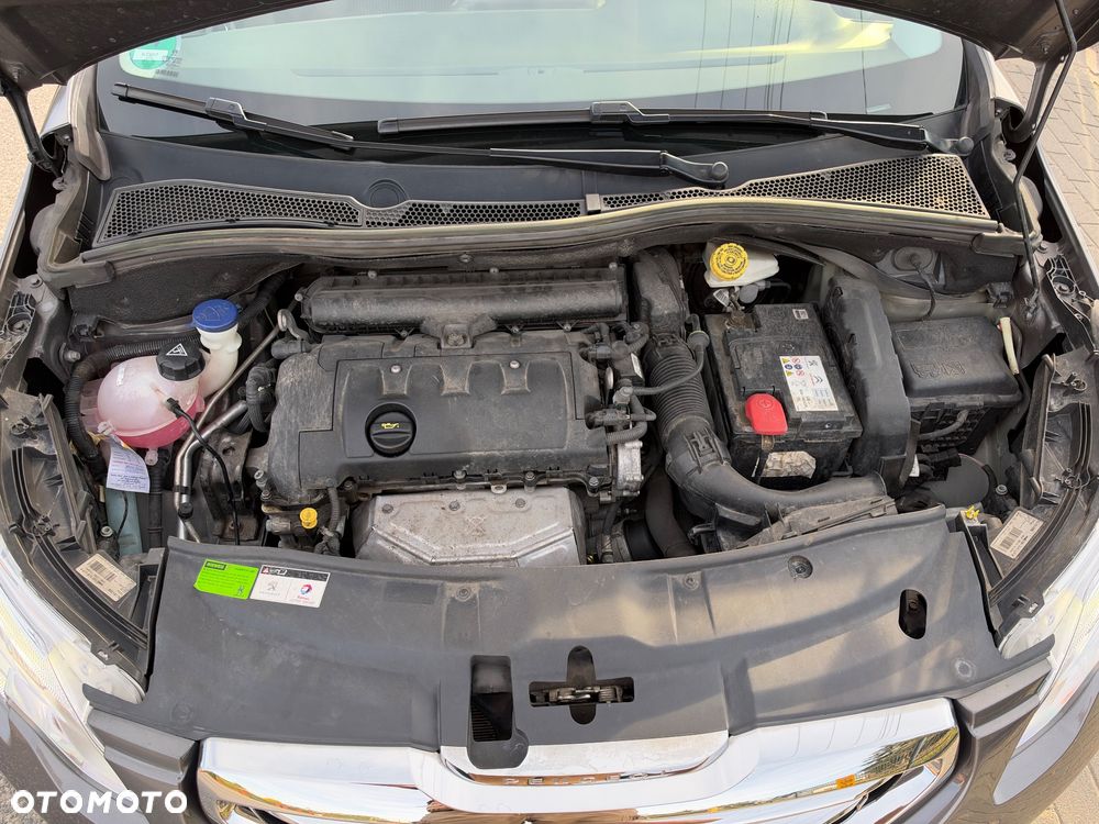 Peugeot 2008 120 VTI Allure - 32