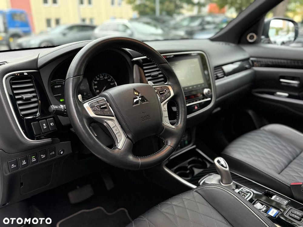 Mitsubishi Outlander PHEV Intense + - 9