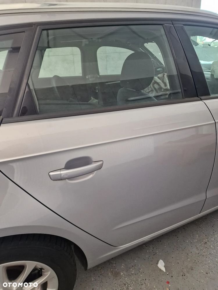 Drzwi  prawy  tył  audi  A3  8V  sportback w kolorze  LZ7G - 2