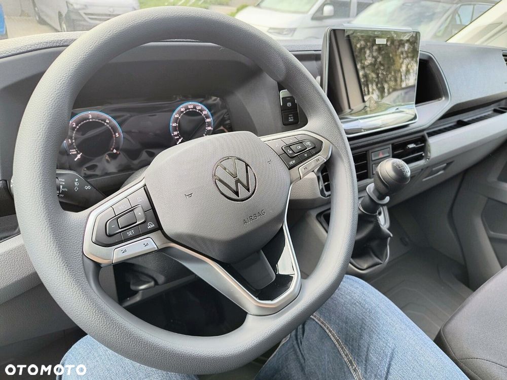 Volkswagen Crafter 35 Furgon z wysokim dachem silnik: 2,0 l EU6 SCR 140 KM / skrzynia biegów: Przedni napęd manualna 6-biegowa rozstaw osi: 3640 mm - 19