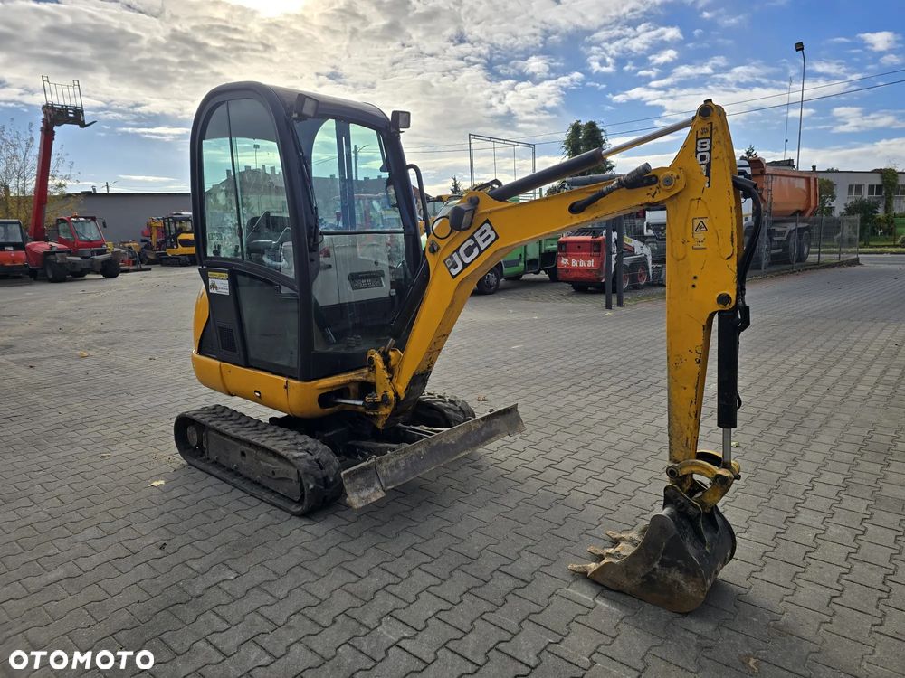 JCB 8018 - 3
