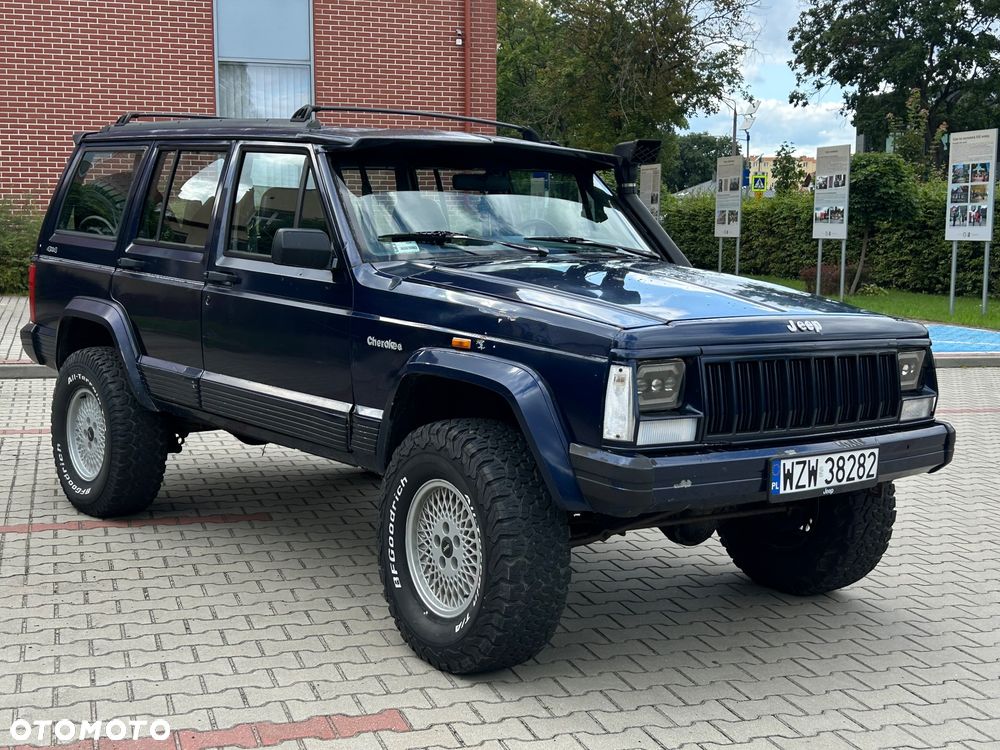 Jeep Cherokee - 1