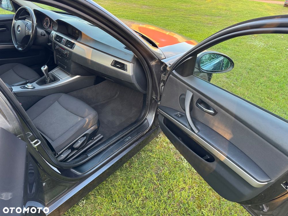 BMW Seria 3 318d DPF - 36