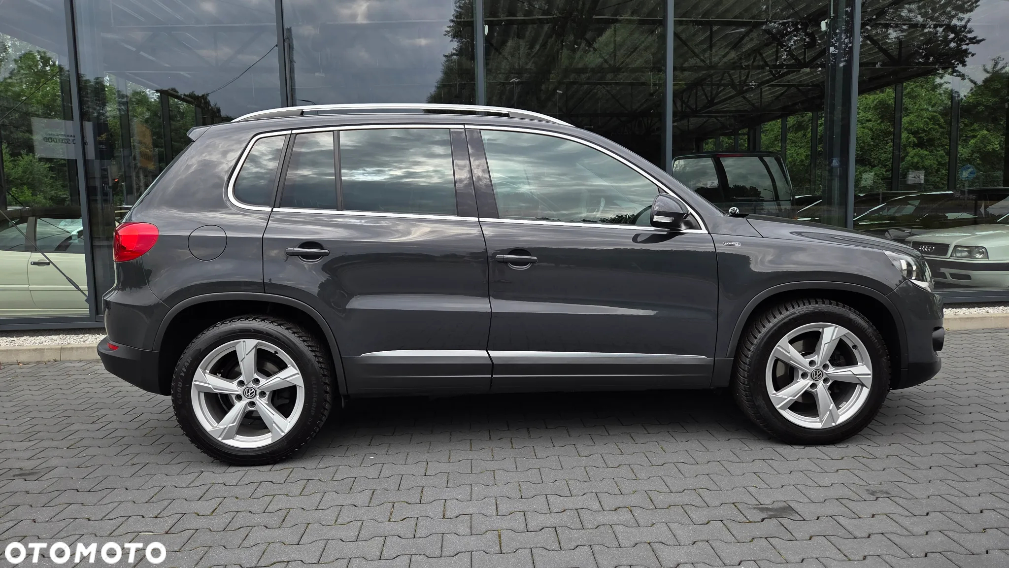 Volkswagen Tiguan 2.0 TDI DPF BlueMotion Technology Lounge Sport & Style - 39