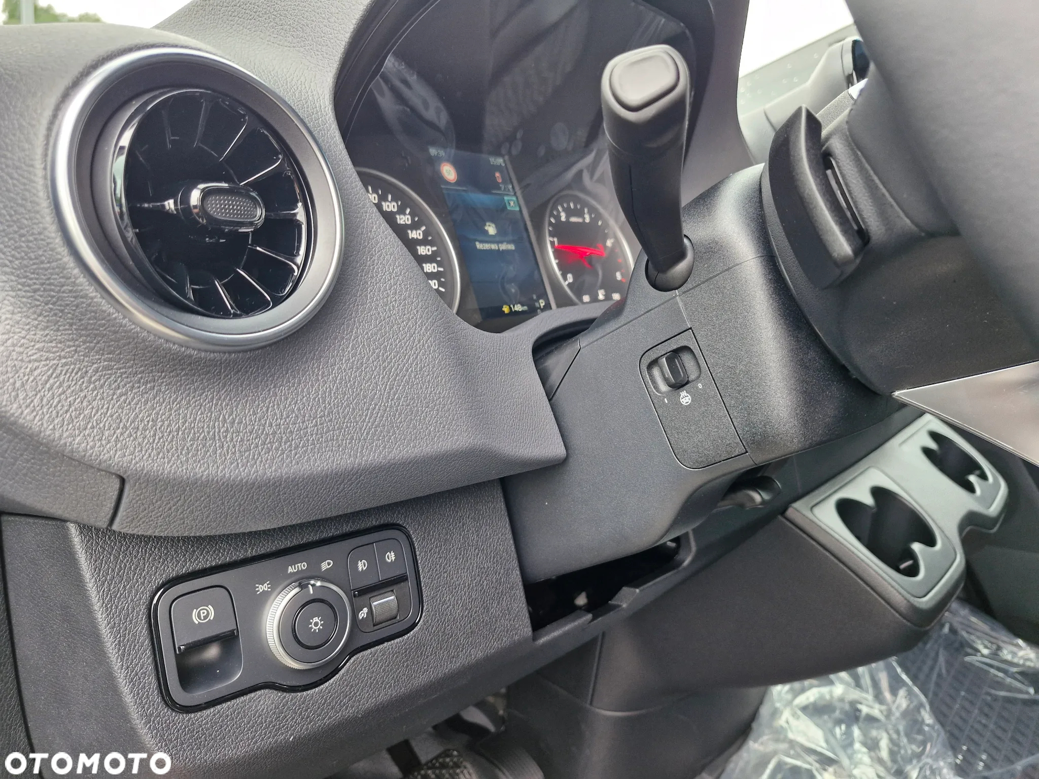 Mercedes-Benz Sprinter - 25
