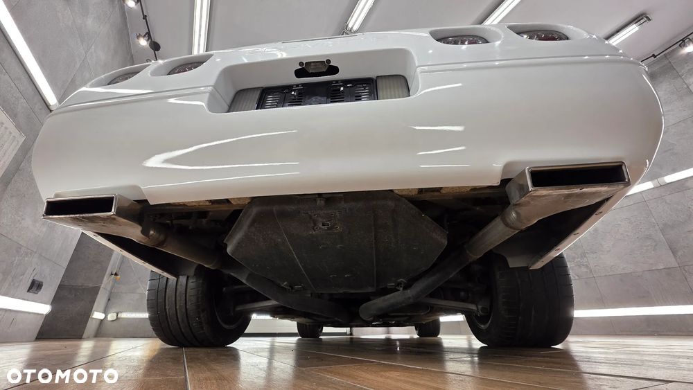 Chevrolet Corvette - 35