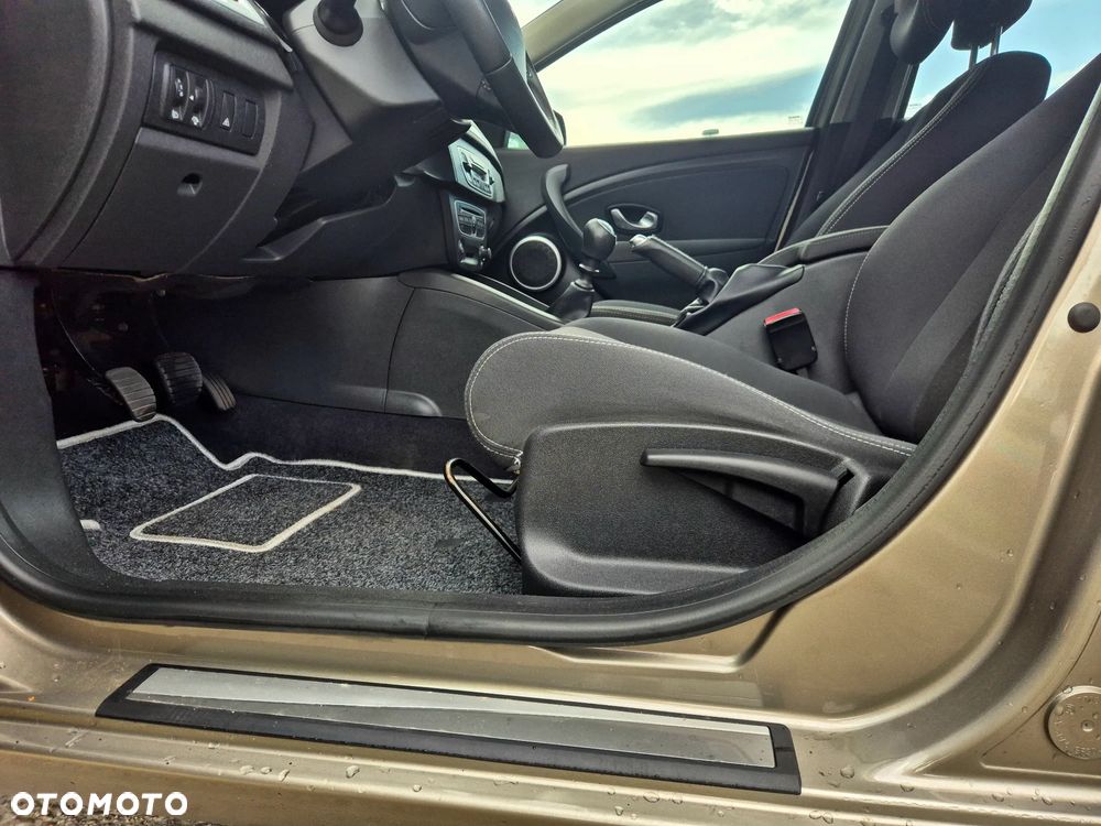 Renault Megane 1.6 16V 110 LIMITED - 19