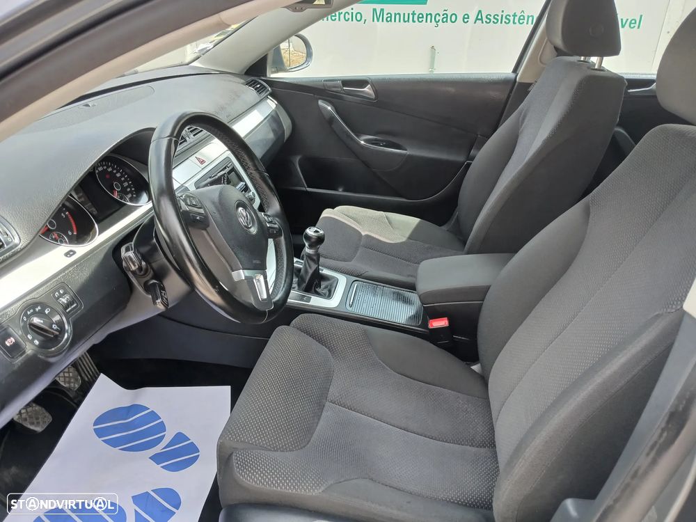 VW Passat 1.6 TDI BlueMotion Comfortline - 13