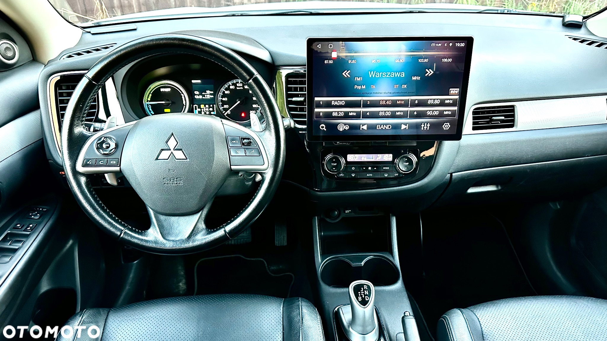 Mitsubishi Outlander 2.0 4WD Plug-In Hybrid Top - 24