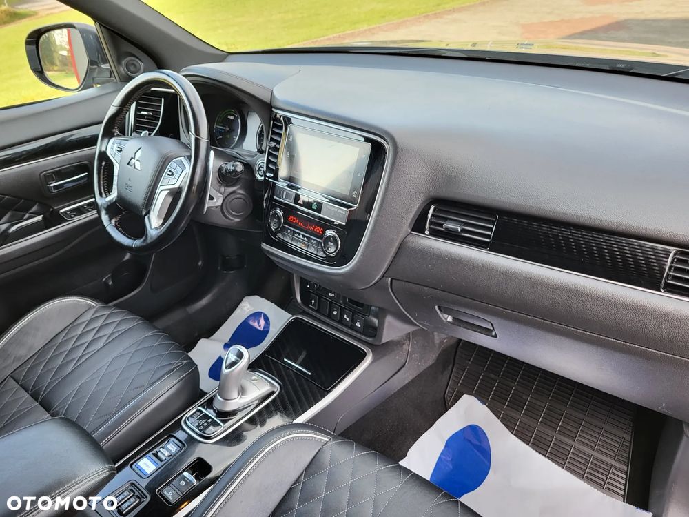 Mitsubishi Outlander 2.4 4WD Diamant+ - 19