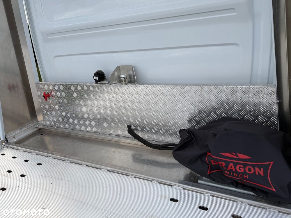 Mercedes-Benz Sprinter - 12