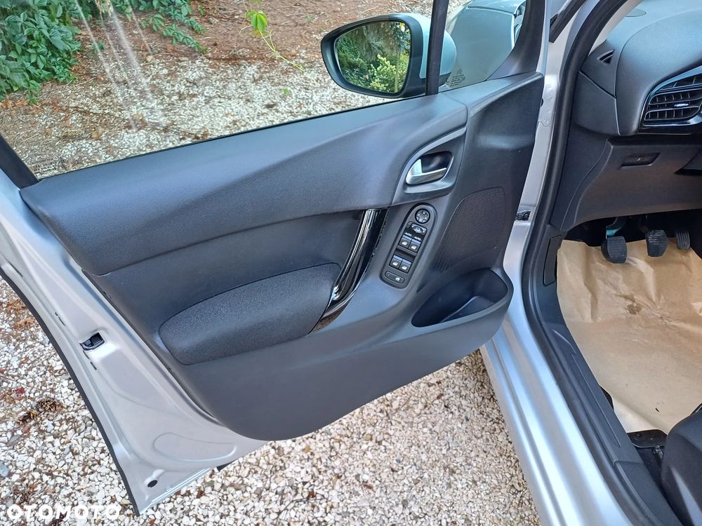 Citroën C3 1.2 PureTech Exclusive - 25