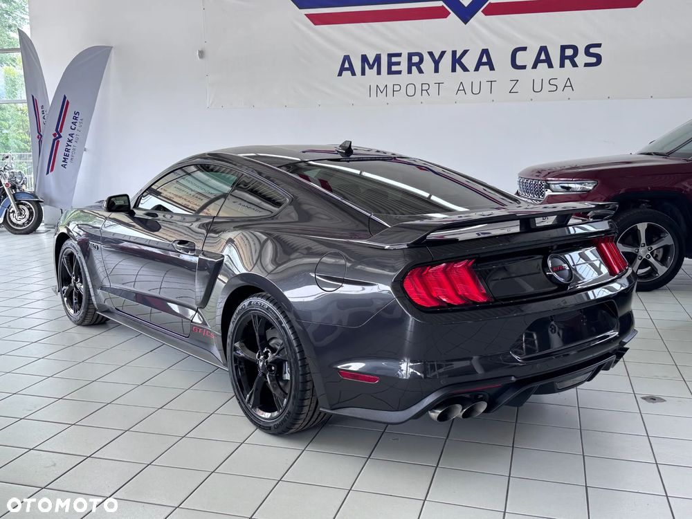 Ford Mustang - 4