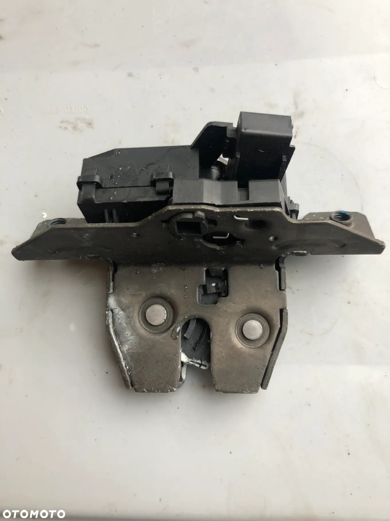 Zamek Klapy Bagażnika Tył Opel Astra J GTC 13581023 - 2