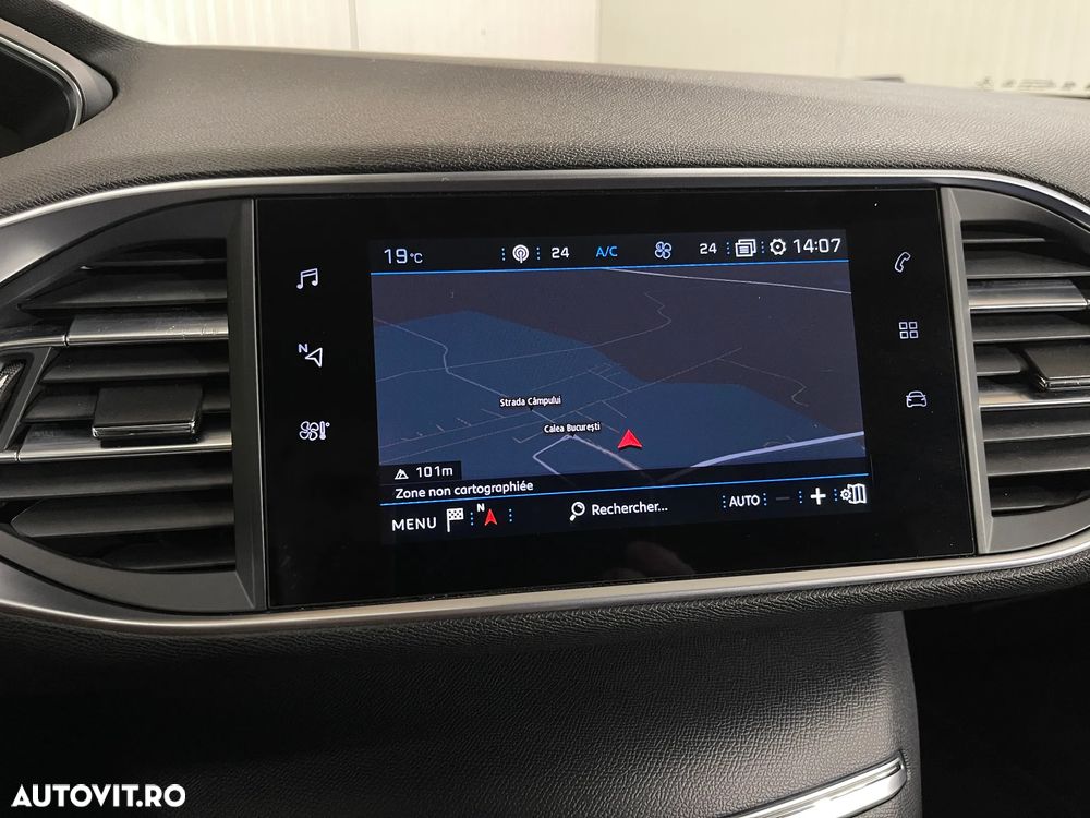 Peugeot 308 1.2 L PureTech Turbo S&S EAT8 Allure Pack - 17