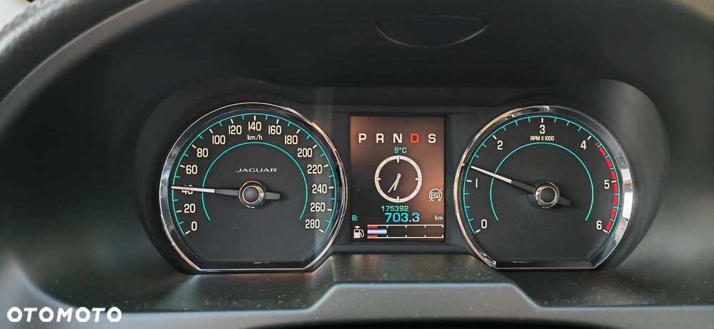 Jaguar XF 2.2 D Premium Luxury - 23