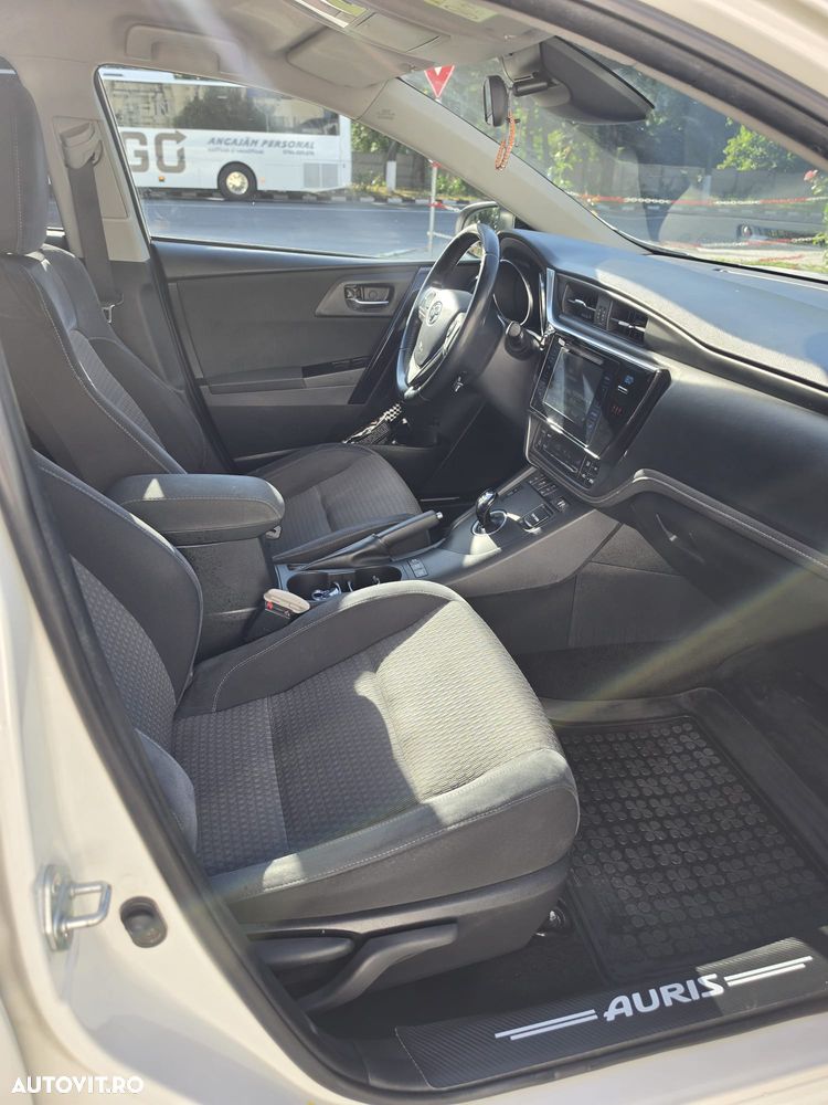 Toyota Auris 1.8 L VVT-i HSD Luna - 7
