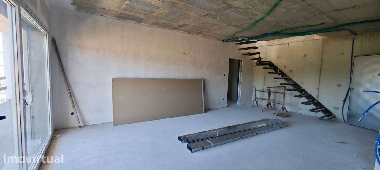 Apartamento T4 com varanda e garagem. Junto à cidade - Grande imagem: 5/16