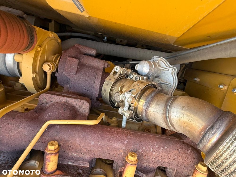 Caterpillar 323 - 28