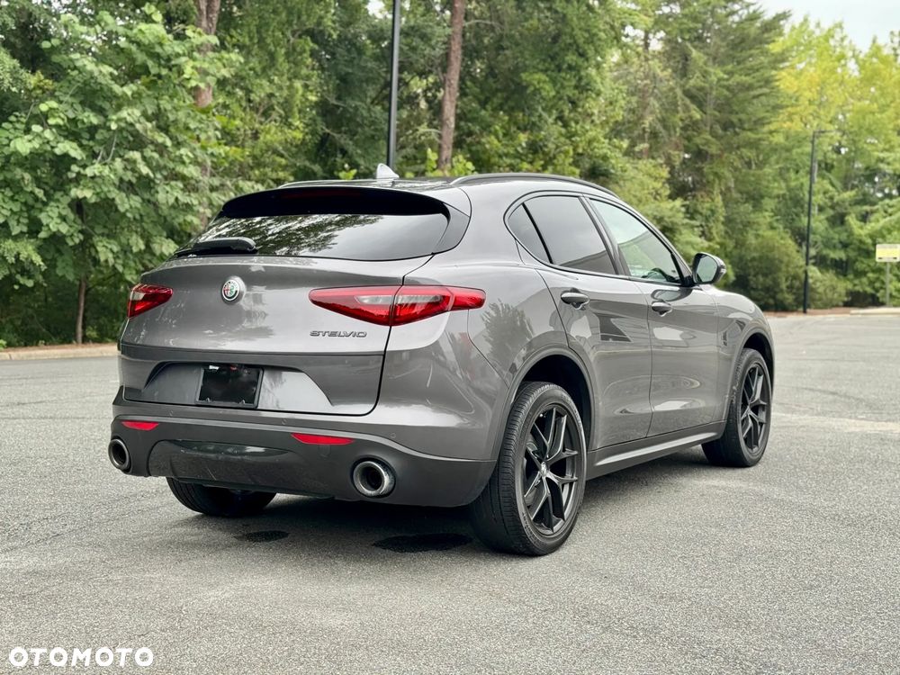 Alfa Romeo Stelvio - 11
