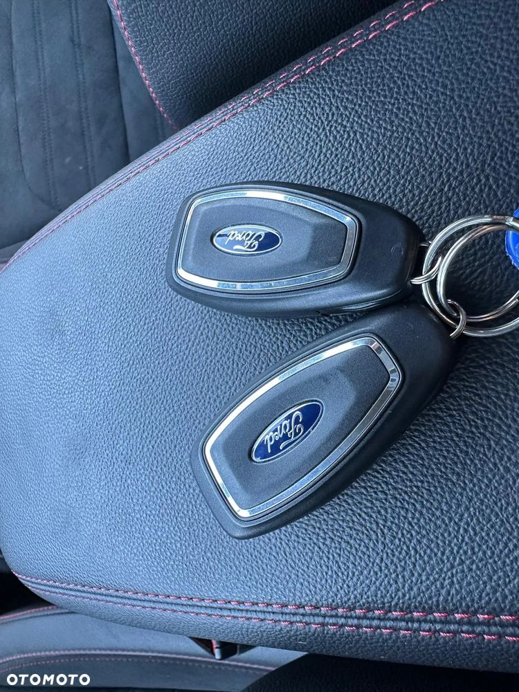 Ford Kuga 1.5 EcoBoost 2x4 ST-Line - 15