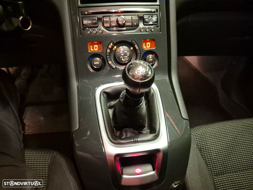 Peugeot 5008 1.6 HDi 7L Allure - 24