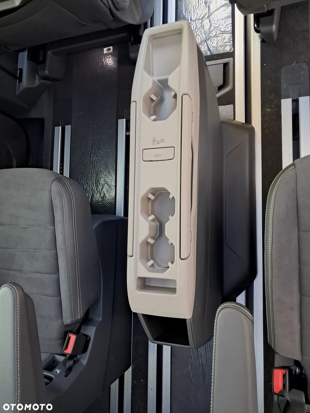Volkswagen Multivan - 33