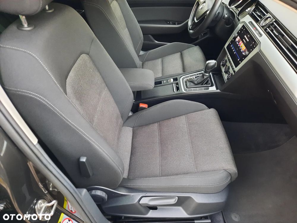 Volkswagen Passat - 17