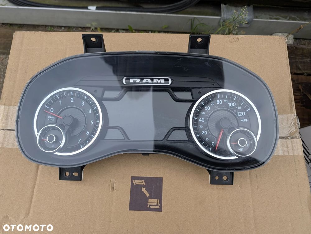 LICZNIK ZEGARY DODGE RAM 68294051AI