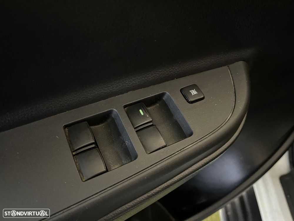 Mitsubishi L200 2.3 DI-D CD Invite Strakar Look 4WD - 23