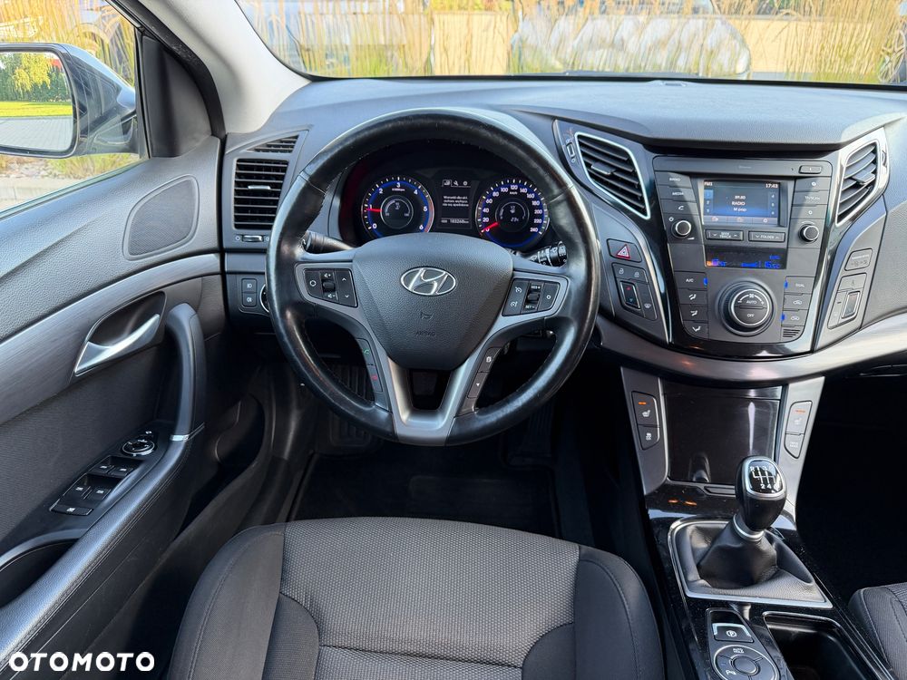 Hyundai i40 Kombi 1.7 CRDi Premium - 25