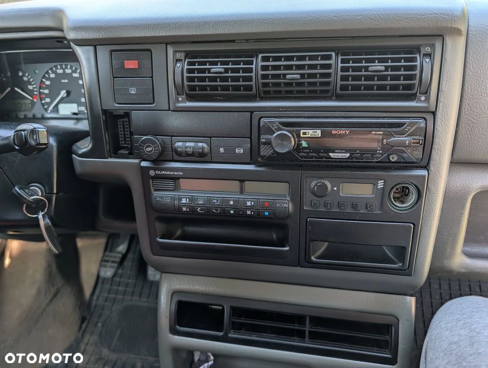 Volkswagen Multivan - 2