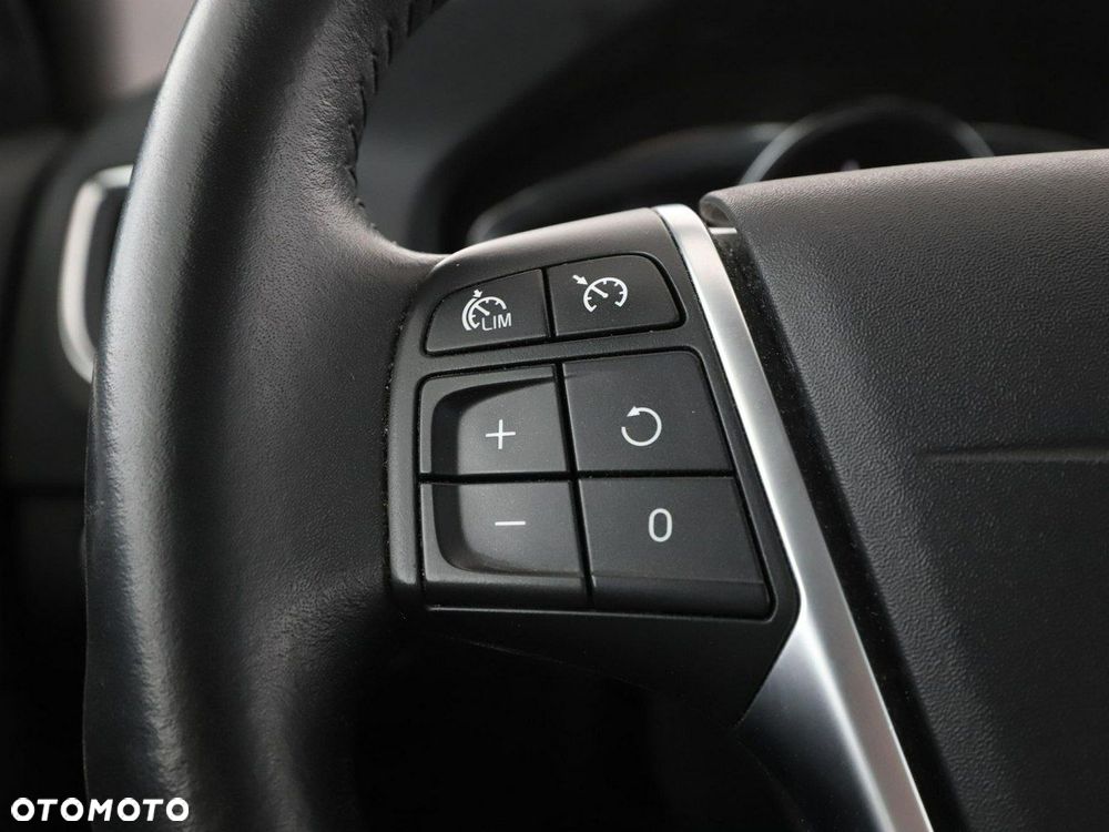 Volvo V60 D2 Summum - 30