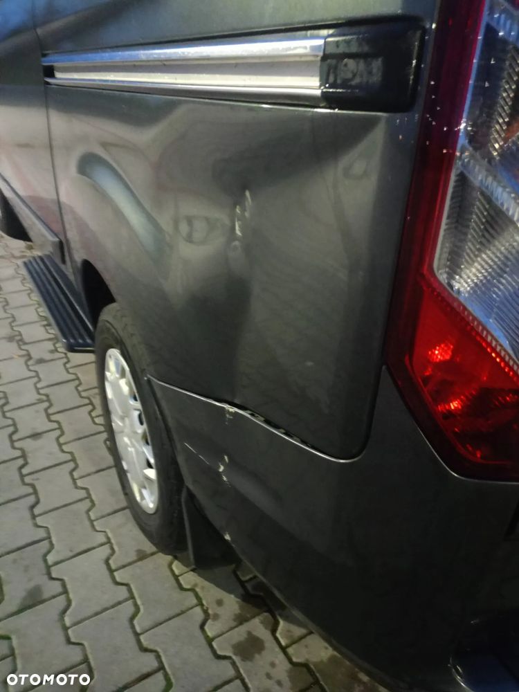 Ford Tourneo Custom - 25