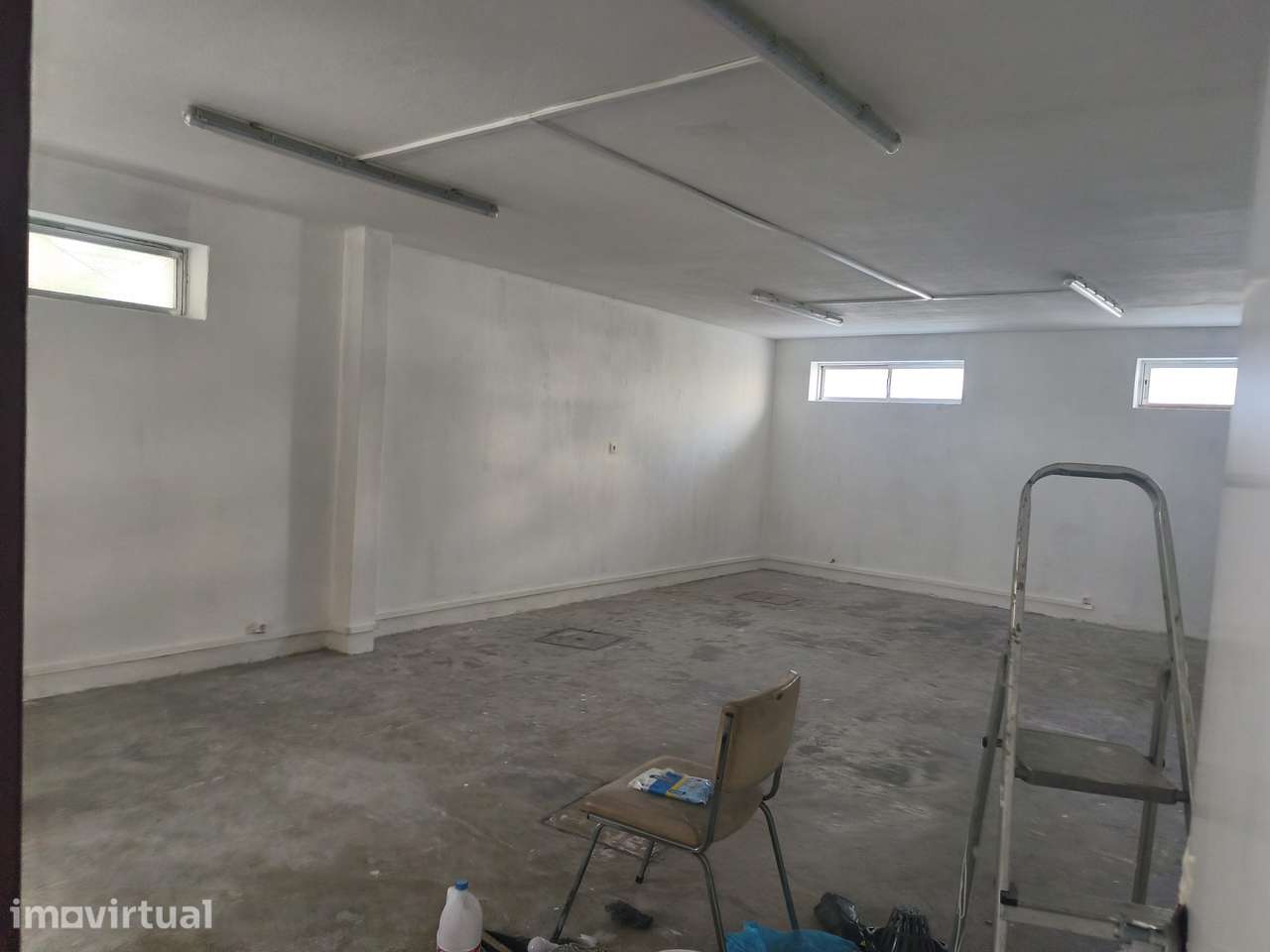 Armazém de 220m² pronto a habitar em Alfena - Grande imagem: 4/5