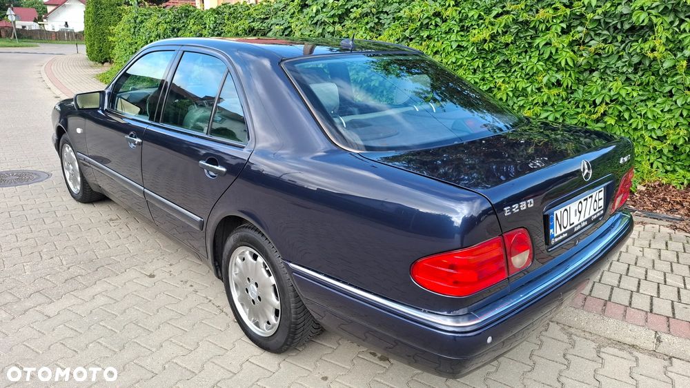 Mercedes-Benz Klasa E 280 4 Matic Elegance - 5