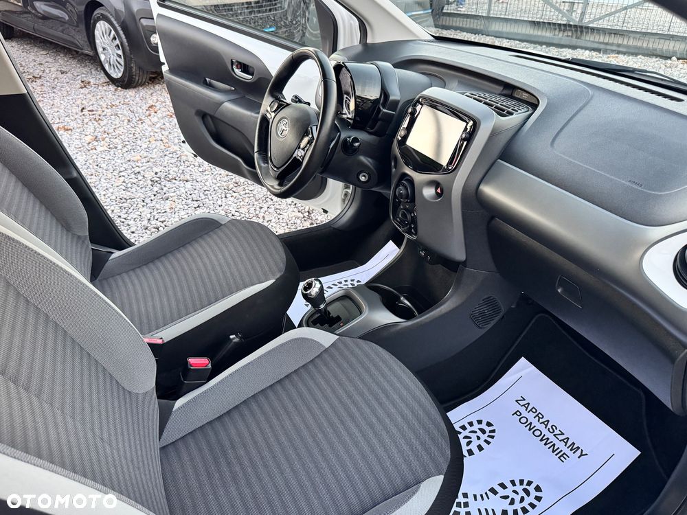 Toyota Aygo x.shift x-play connect - 26