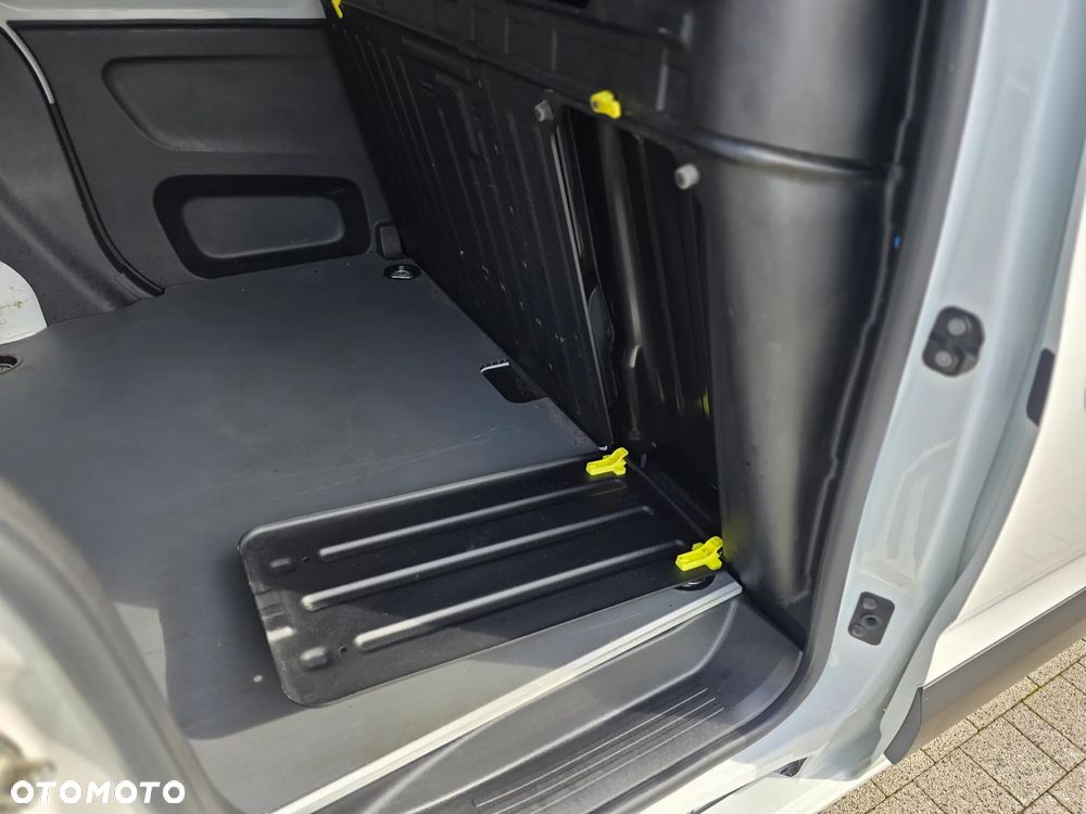 Toyota Proace City 1.2 D-4T 110KM  3 OSOBOWA Furgon Blaszak BEZWYPADKOWA z Polskiego Salonu I Pierwszy i Jedyny Właściciel I Stan auta "jak NOWE" I Pełna Faktura Vat 23% - 37