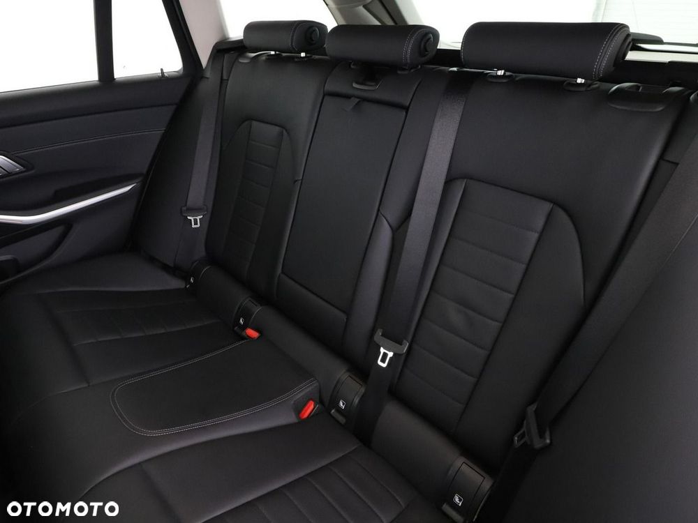 BMW Seria 3 320d xDrive MHEV Luxury Line - 18