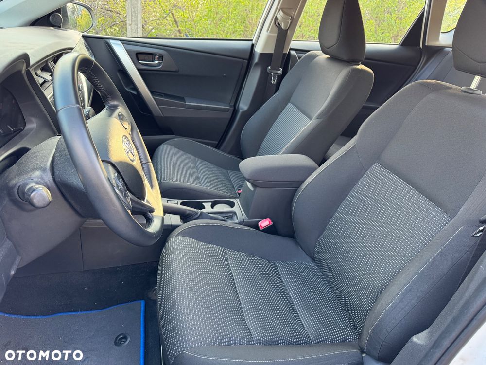 Toyota Auris - 21