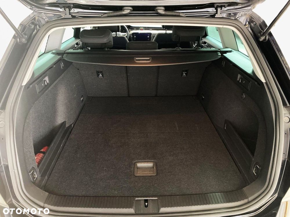 Volkswagen Passat - 30