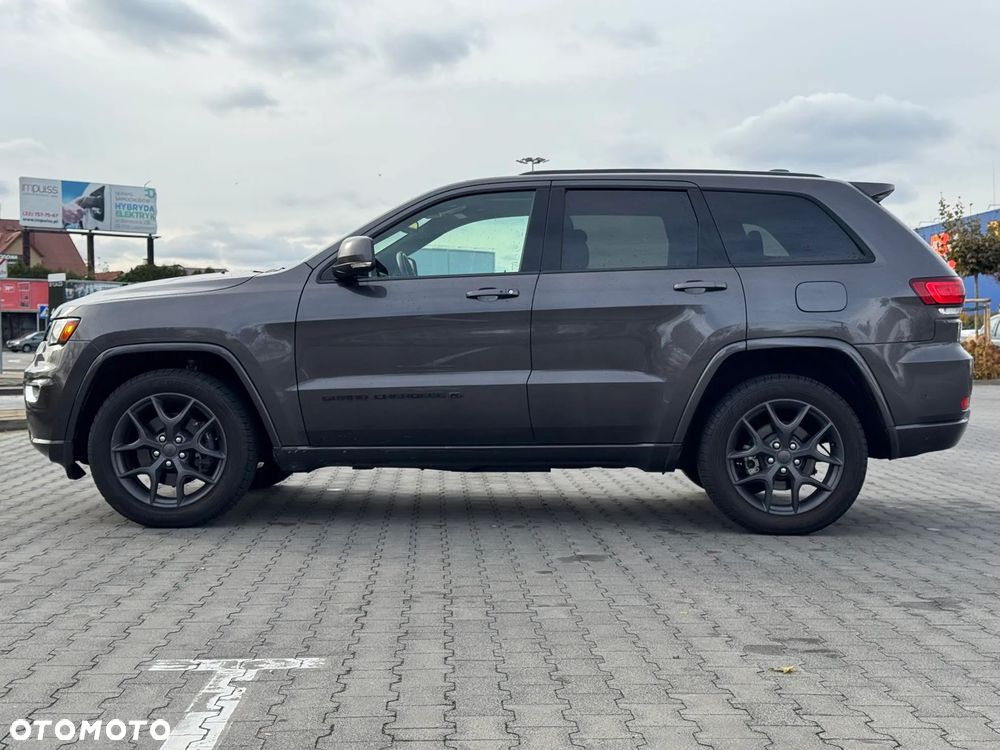 Jeep Grand Cherokee - 23