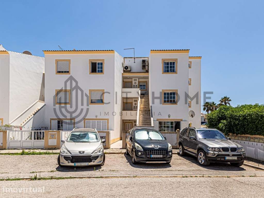 Apartamento T2+1 em condomínio fechado com piscina e campo de ténis... - Grande imagem: 3/42