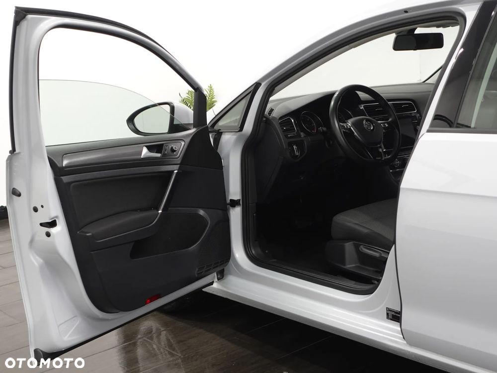 Volkswagen Golf 1.6 TDI SCR DSG Comfortline - 18