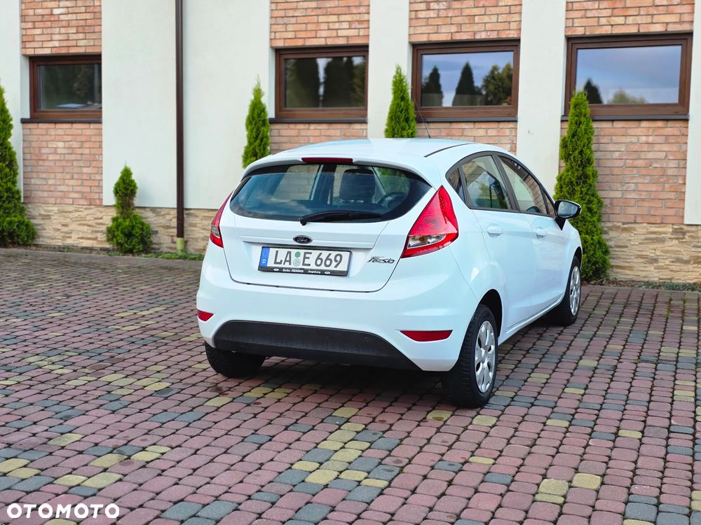 Ford Fiesta 1.25 Ambiente - 24