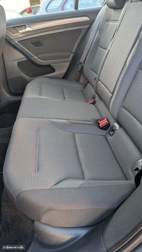 VW Golf 1.6 TDI Confortline - 15