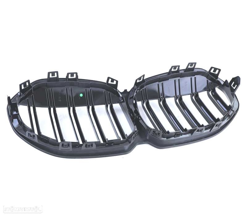 GRELHA FRONTAL BMW F40 19- PRETO BRILHANTE LOOK M - 5